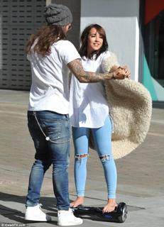 Stephanie Davis feet photo thumbnail