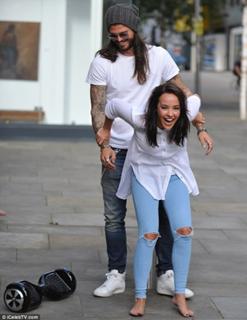 Stephanie Davis feet photo thumbnail