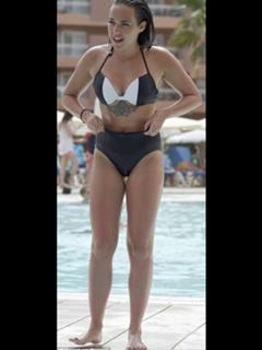Stephanie Davis feet photo thumbnail