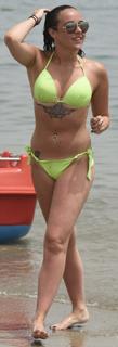 Stephanie Davis feet photo thumbnail