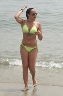 Stephanie Davis feet photo thumbnail