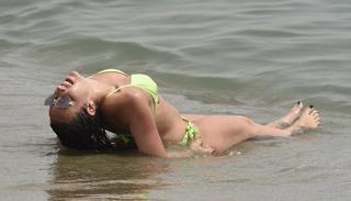 Stephanie Davis feet photo thumbnail