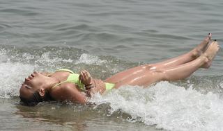 Stephanie Davis feet photo thumbnail