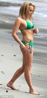 Stephanie Davis feet photo thumbnail