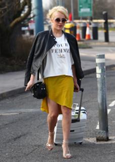 Stephanie Davis feet photo thumbnail