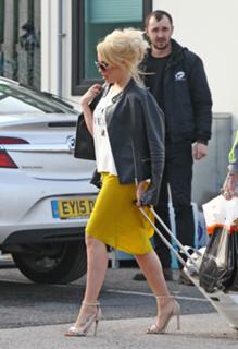 Stephanie Davis feet photo thumbnail