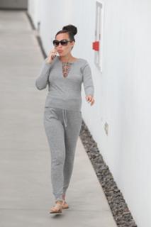 Stephanie Davis feet photo thumbnail