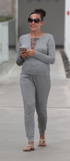 Stephanie Davis feet photo thumbnail