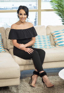 Stephanie Davis feet photo thumbnail