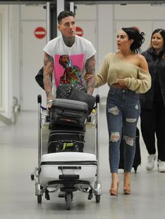 Stephanie Davis feet photo thumbnail
