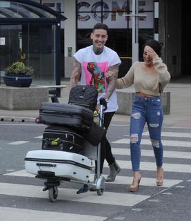 Stephanie Davis feet photo thumbnail