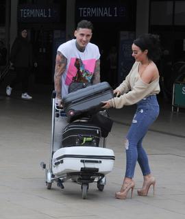 Stephanie Davis feet photo thumbnail