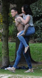 Stephanie Davis feet photo thumbnail