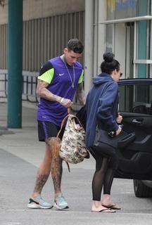 Stephanie Davis feet photo thumbnail