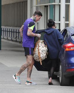 Stephanie Davis feet photo thumbnail