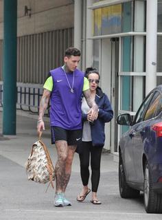 Stephanie Davis feet photo thumbnail
