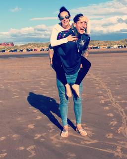 Stephanie Davis feet photo thumbnail