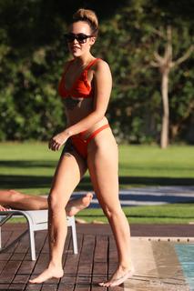 Stephanie Davis feet photo thumbnail