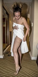 Stephanie Davis feet photo thumbnail