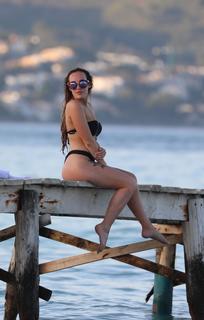 Stephanie Davis feet photo thumbnail