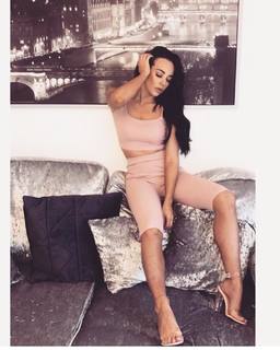 Stephanie Davis feet photo thumbnail