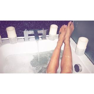 Stephanie Davis feet photo thumbnail