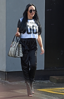 Stephanie Davis feet photo thumbnail