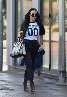 Stephanie Davis feet photo thumbnail