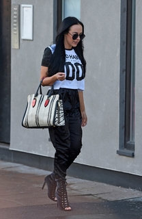 Stephanie Davis feet photo thumbnail