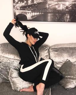 Stephanie Davis feet photo thumbnail