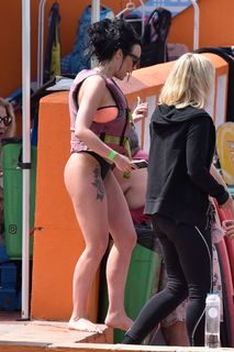 Stephanie Davis feet photo thumbnail