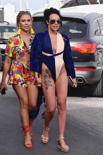 Stephanie Davis feet photo thumbnail