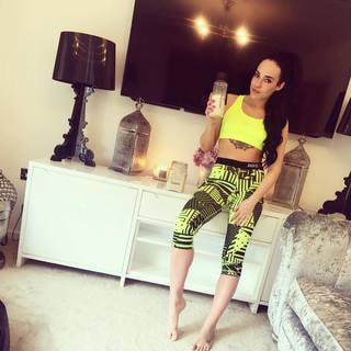 Stephanie Davis feet photo thumbnail