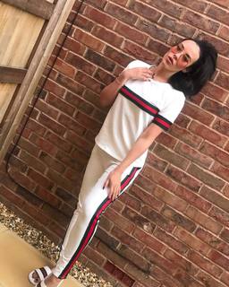 Stephanie Davis feet photo thumbnail