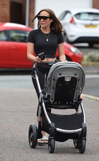 Stephanie Davis feet photo thumbnail