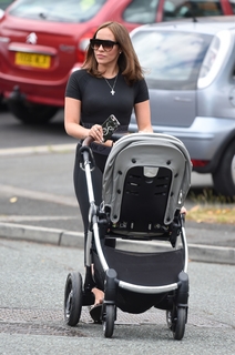 Stephanie Davis feet photo thumbnail