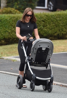 Stephanie Davis feet photo thumbnail