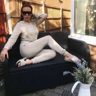 Stephanie Davis feet photo thumbnail