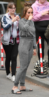 Stephanie Davis feet photo thumbnail