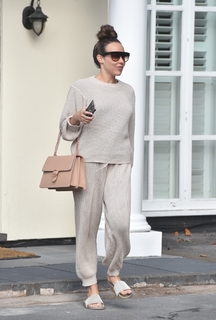 Stephanie Davis feet photo thumbnail