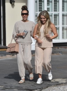 Stephanie Davis feet photo thumbnail