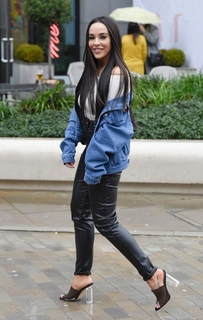 Stephanie Davis feet photo thumbnail