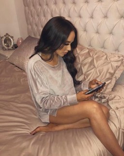 Stephanie Davis feet photo thumbnail