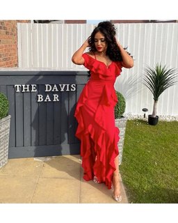 Stephanie Davis feet photo thumbnail