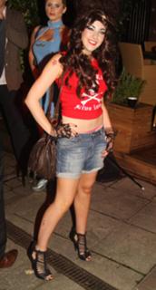 Stephanie Davis feet photo thumbnail