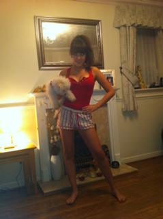 Stephanie Davis feet photo thumbnail