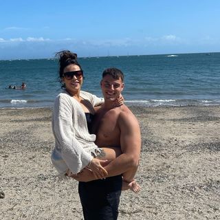 Stephanie Davis feet photo thumbnail