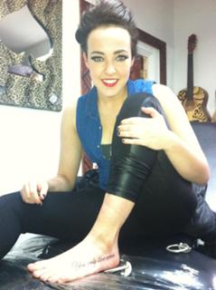 Stephanie Davis feet photo thumbnail