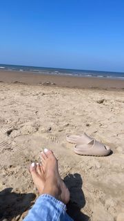 Stephanie Davis feet photo thumbnail