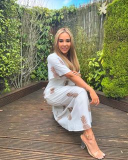 Stephanie Davis feet photo thumbnail